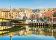 Un recorrido imperdible por las playas, museos de vanguardia y viñedos históricos