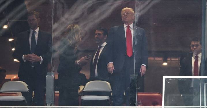 Trump encabeza el homenaje a Charlie Kirk ante miles de seguidores