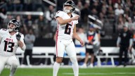 Giants agree to contract with ex