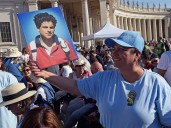 Papa León XIV canoniza a Carlos Acutis, el primer «santo millennial», ante miles de fieles