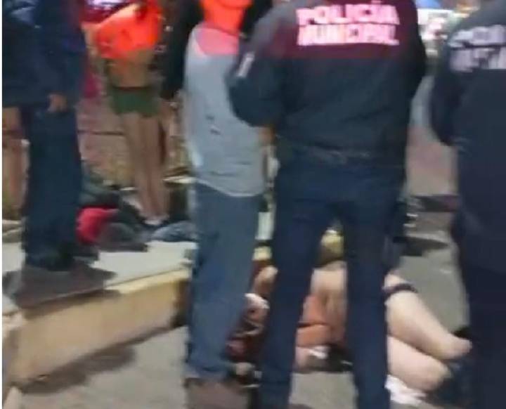 Retienen y golpean apresuntos delincuentes en Santa Mónica