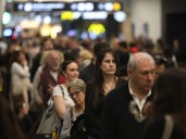 Fallas en los pasaportes: largas filas en Aeroparque y una tensa espera entre los viajeros