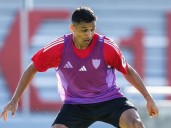 La respuesta del director técnico del Sevilla ante los cuestionamientos por el fichaje de Alexis: "Quiere ganar y aportará"