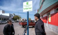 Rawson puso en marcha el nuevo sistema de Estacionamiento Exprés con la cartelería