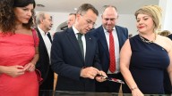 Manuel Serrano reafirma su compromiso con APRECU y el sector cuchillero de Albacete