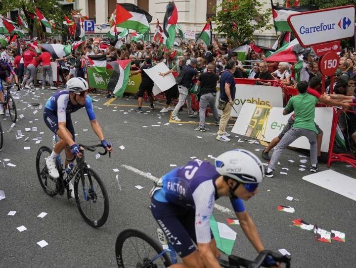 Sponsor urges Israel Premier Tech cycling team change name