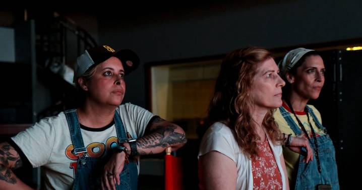 How a sister duo explores stories from the borderlands through theater, comics