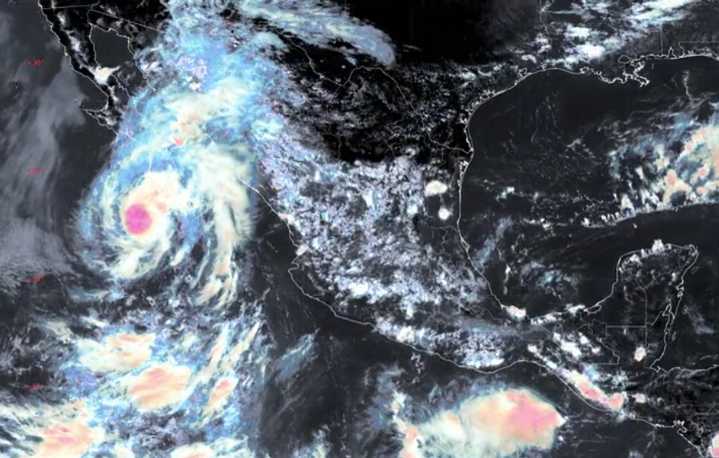 Semar activa Plan Marina y despliega más de 8 mil elementos ante huracán ‘Lorena'