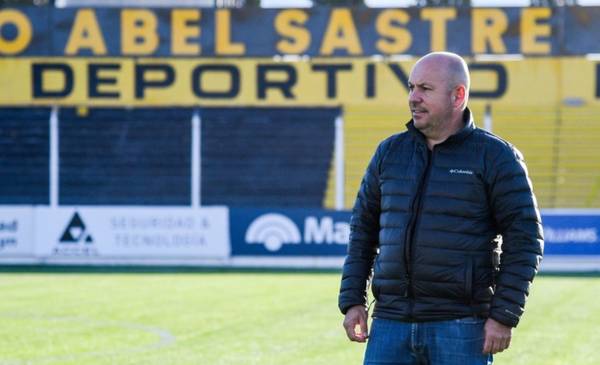 Ricardo Sastre nominado a los Premios Alumni como mejor dirigente de la Primera Nacional