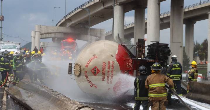 (VIDEOS) Una nube de humo y luego el fuego: Así se vio explosión de una pipa de gas en Iztapalapa