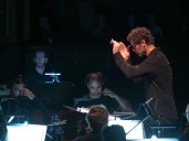 La Bella y la Bestia, de Philip Glass en el Colón: un poema visual cargado de erotismo velado, atmósfera surrealista y simbolismo
