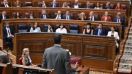 Sánchez ve a Feijóo "mimetizado" con Vox y este le afea su "miedo" a los jueces