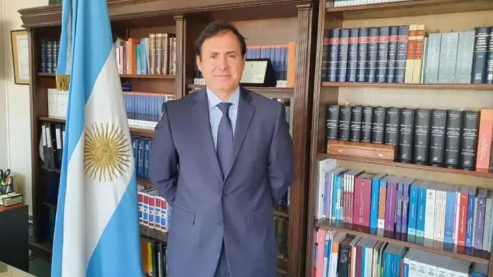 El juez que prohibió publicar los audios de Karina Milei enfrenta nueve denuncias