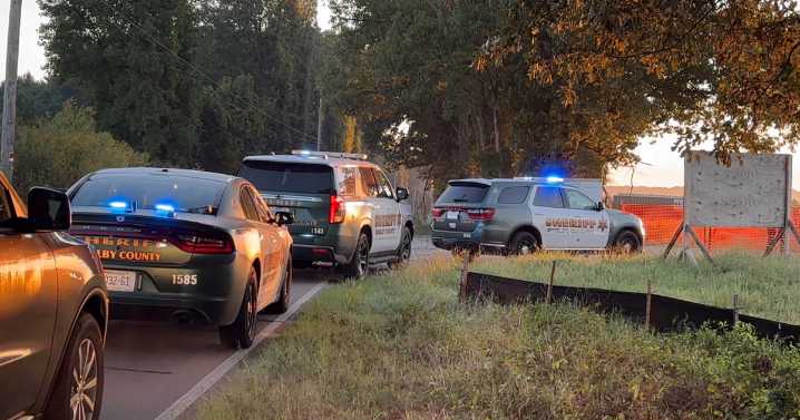 Man shot after stopping to help stranded driver, SCSO says