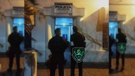 Lo detuvieron en el patio de una escuela: tenía cocaína y cuando lo iban a detener rompió su celular