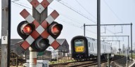 Senators target Tesla FSD over rail crossing risks • The Register