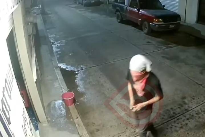 Asaltan y roban en miscelánea