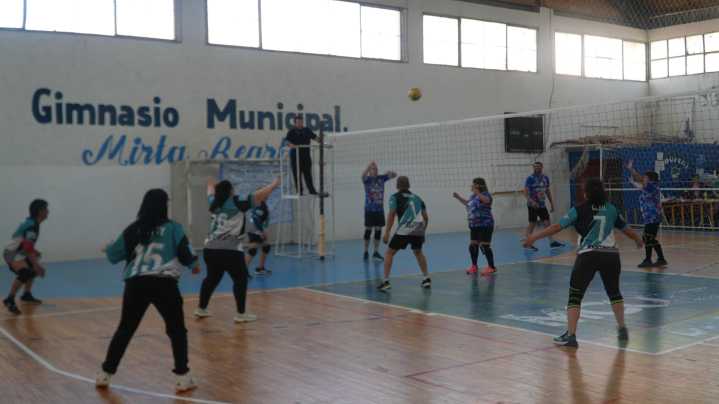 Torneo provincial de newcom en el gimnasio Mirta Reartes