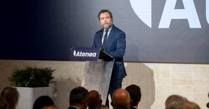 Espinosa de los Monteros presenta su fundación con el respaldo de dirigentes del PP, Vox, el líder de Desokupa y... Víctor de Aldama