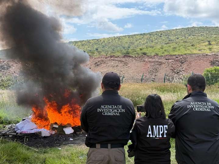 Incinera FGR más de 100 kilos de droga y más de seis mil psicotrópicos en Michoacán