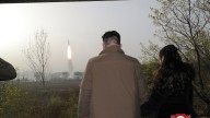 Kim Jong Un supervisa la prueba de un nuevo y potente motor para un misil balístico intercontinental