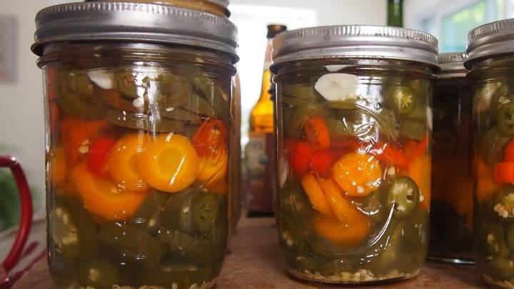 Cómo hacer ajíes al escabeche en vinagre: la receta de la conserva casera de la abuela