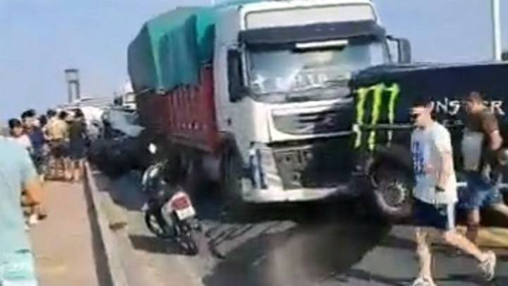 Imputaron al camionero que provocó el choque múltiple en el puente entre Resistencia y Corrientes