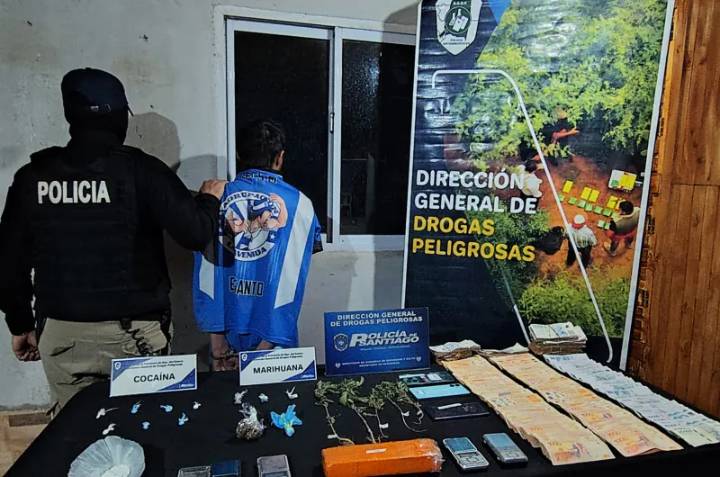 Atrapan a "dealer" con ladrillos de marihuana, cocaína y $2.000.000