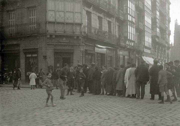 1965 | Los estancos, por encima de las farmacias