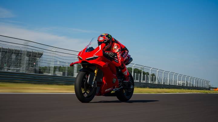 2026 Ducati Panigale V4 R breaks cover: Here’s what’s new