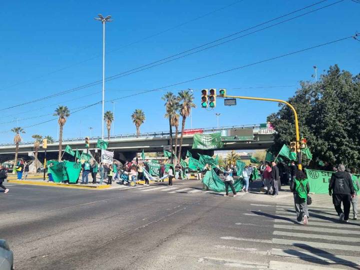Cámara testigo: afiliados a ATE se movilizaron en el ingreso a la Ciudad