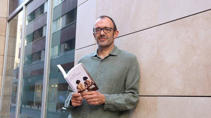 Isaac Rosa (escritor): “El mal dormir es un síntoma del malestar social de nuestro tiempo”