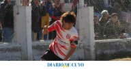 A joven futbolista jachallero se le salió el femur en un partido y requiere ayuda