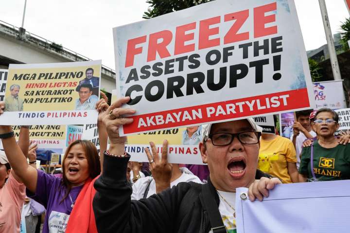 Miles de jóvenes protestan en Filipinas contra la corrupción entre escrutinio de proyectos