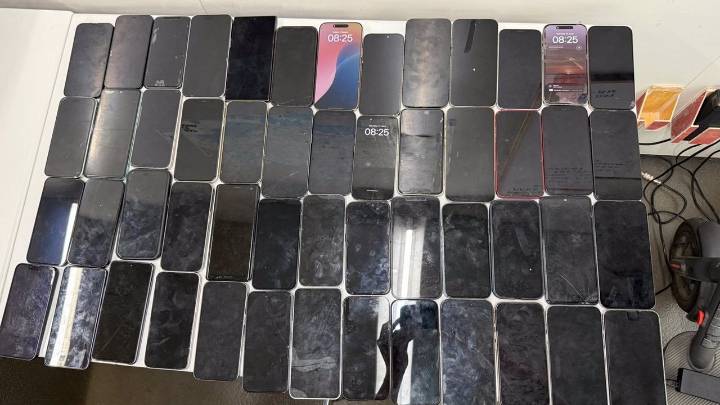 Los Mossos d'Esquadra recuperan en Mataró más de 1.000 móviles robados y activan un buscador para que los dueños puedan recuperarlos