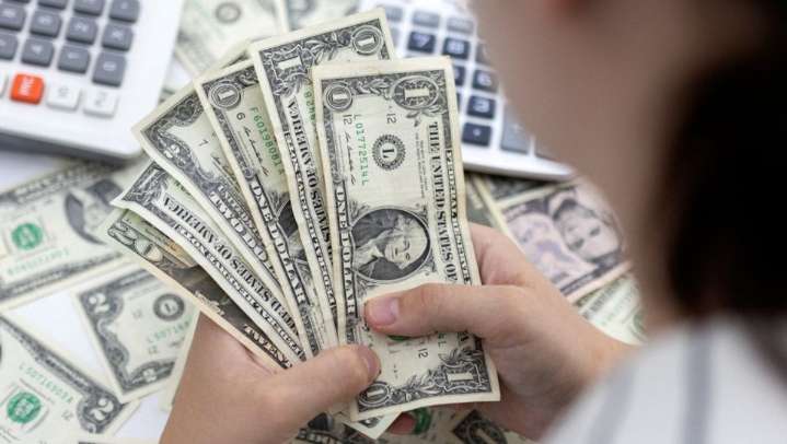 Peso mexicano 'retrocede' tras repunte de inflación