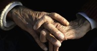 La esperanza de vida cae en España: estos son los países que ocupan las primeras posiciones