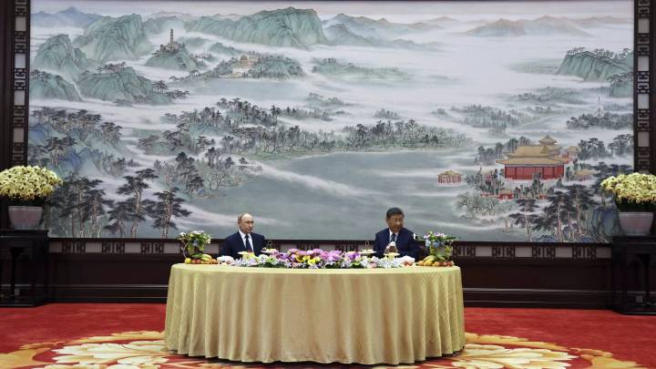 Putin se reúne en Pekín con su "querido amigo" Xi Jinping, dispuesto a "fortalecer" las relaciones entre China y Rusia