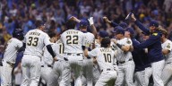 Brewers clinch NL's top seed, home-field advantage throughout postseason