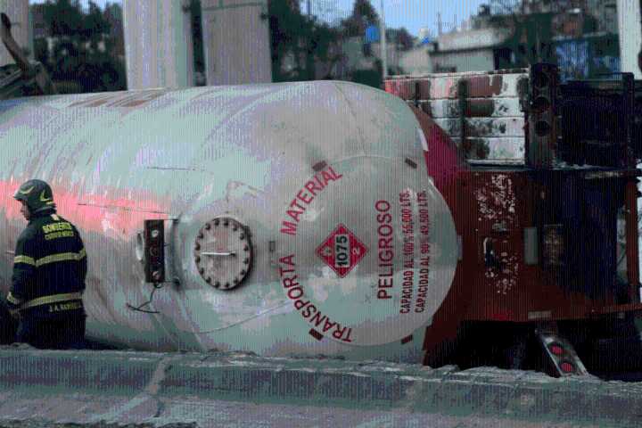Confirman muerte del chofer de pipa que explotó en Iztapalapa