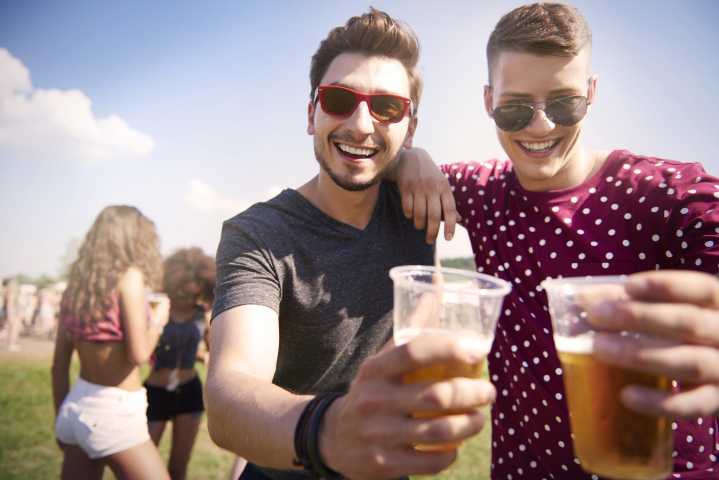 Unos científicos se fueron de festival para demostrar que a los mosquitos les encanta que bebas cerveza