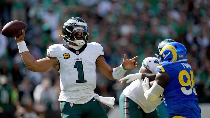 Eagles-Buccaneers meet in a matchup of unbeaten teams that could be a playoff preview