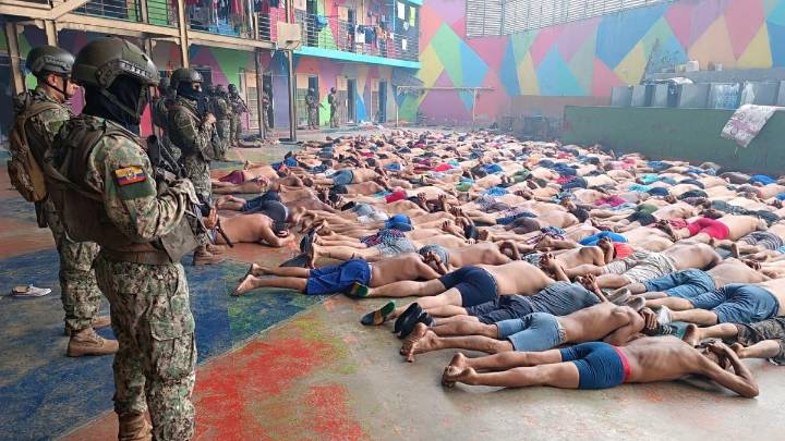 Al menos 17 muertos en enfrentamientos entre presos de bandas rivales en una cárcel de Ecuador