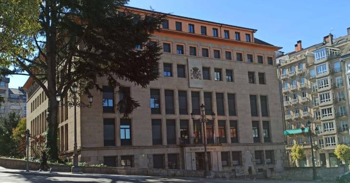 Acusados de estafar a una mujer de 90 años que era “muy amarrada” en Ourense