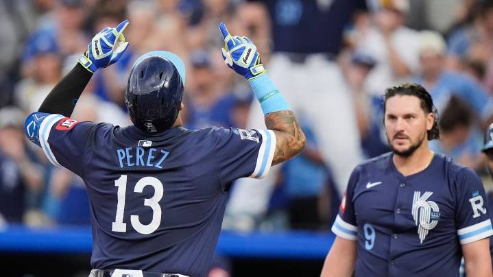 Perez hits 3-run HR in 7-run 1st inning as Royals rough up Scherzer in 20