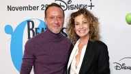 Tim McGraw shocks with appearance in new photo with Faith Hill and daughters