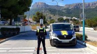 Muere en Calp una bebé de 20 días y su madre está crítica al arrollarlos un coche aparcado al que le falló el freno de mano