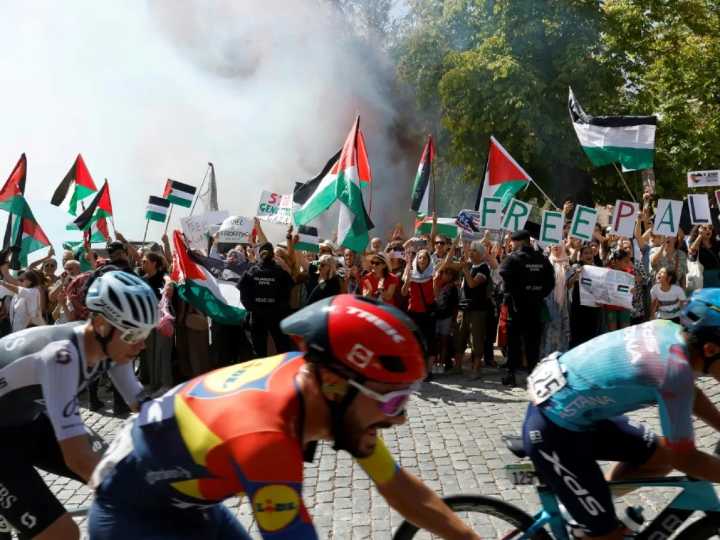 Protestas propalestinas ponen fin antes de tiempo a la Vuelta Ciclista a España