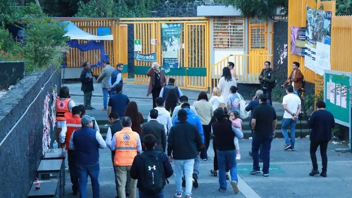 Alumnos y autoridades de CCH Sur recorren plantel para realizar mejoras tras asesinato de estudiante