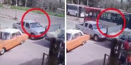 Golpeó con la puerta de su auto a una mujer policía y fue arrollada por un colectivo en Merlo: la oficial murió